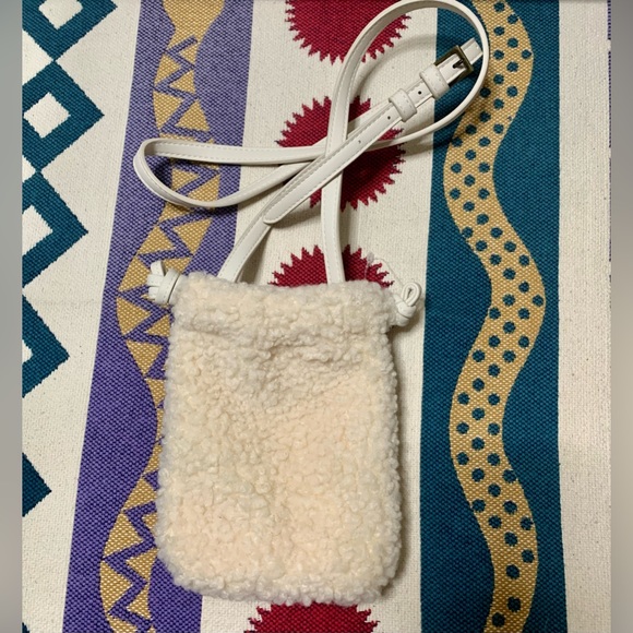 🍀Universal Thread Bags | Cream Sherpa Fuzzy Phone Crossbody#🍀UNIVER - Picture 2 of 13